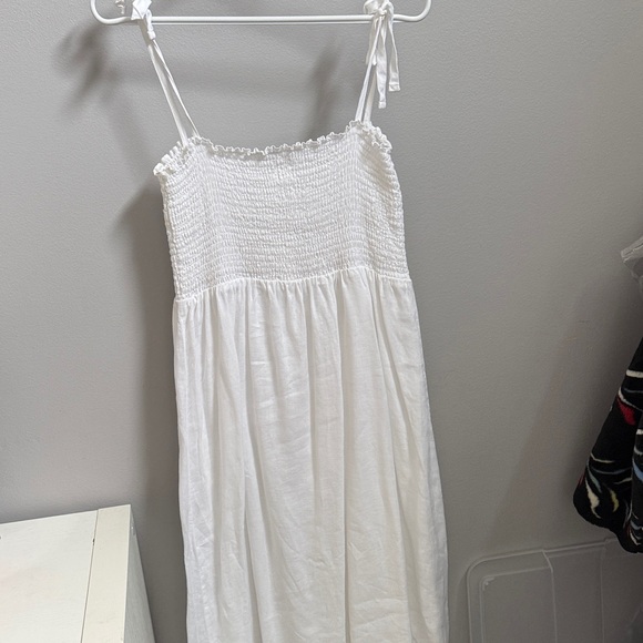 GAP White Smocked Bodice Dress - Picture 3 of 7